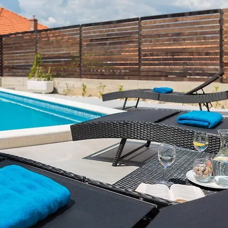 Salt ヴィラ トロギール